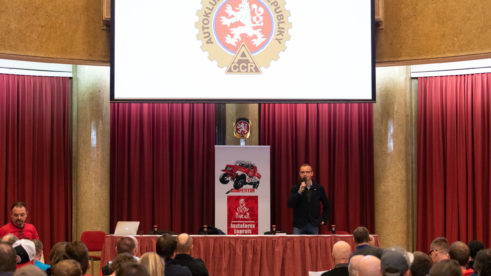 Beseda Dakar v klubovém domě